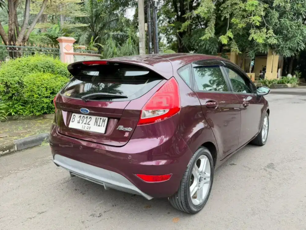 Ford fiesta S 1.6 automatik istimewa 2011