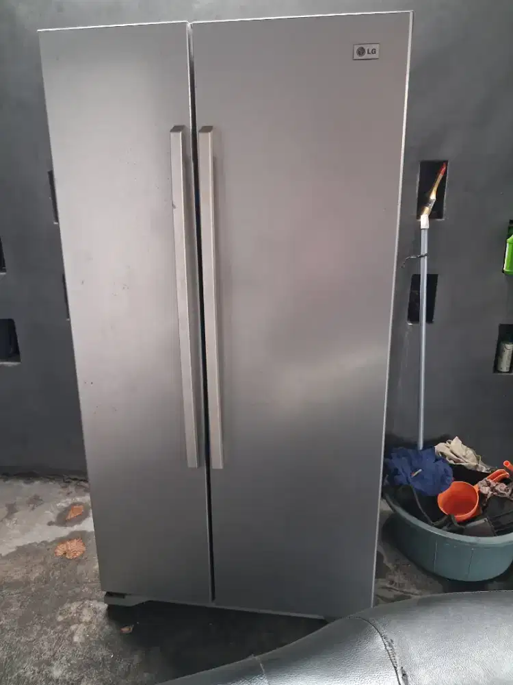 Jual ceoat dan murah kulkas merek LG 2 pintu kiri kanan