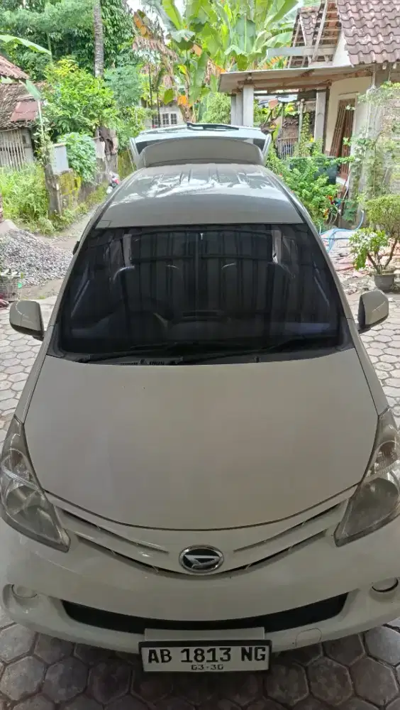 Daihatsu xenia 2012