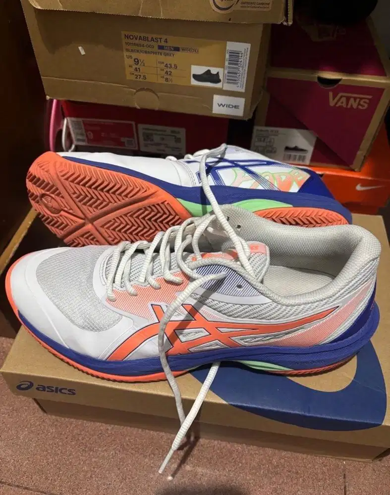 Sepatu asics padel