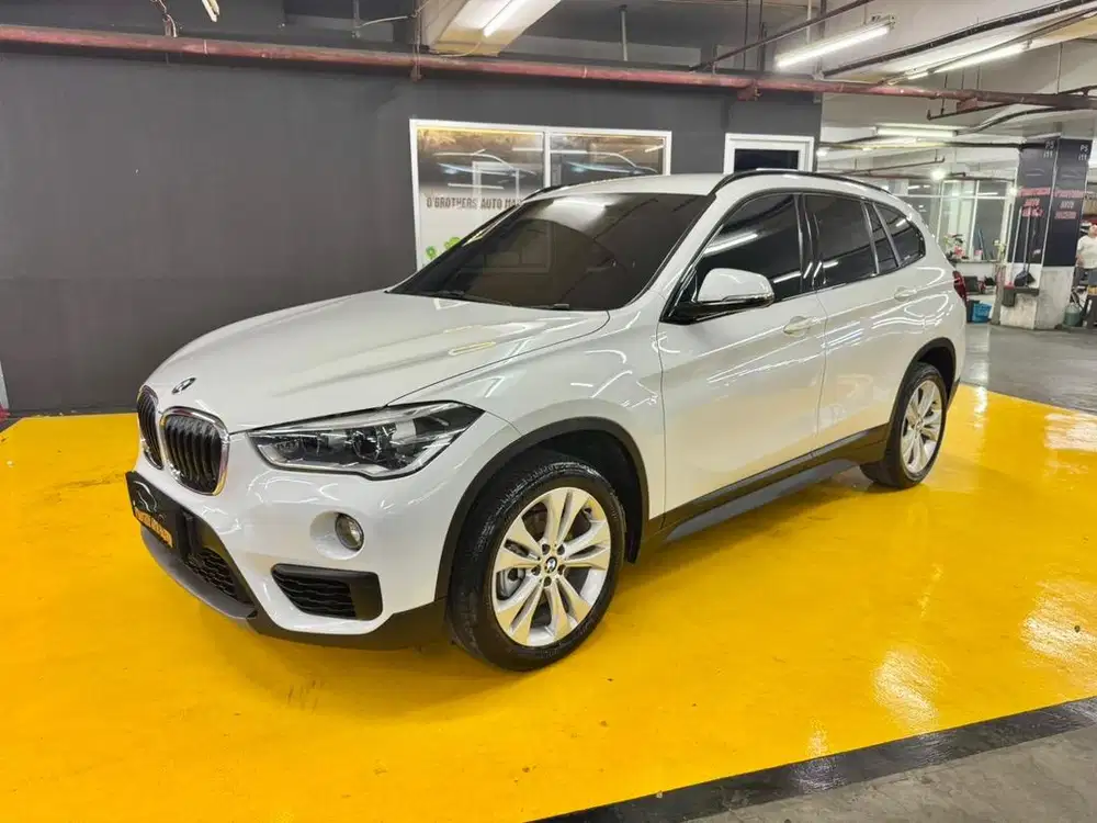 TERMURAH BMW X1 SDRIVE MATIC AT 2018 PUTIH (LOW KM)
