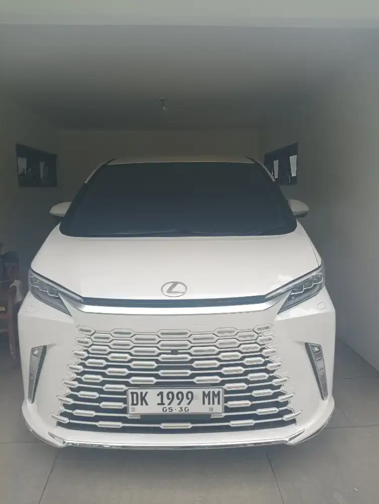 SEWA MOBIL LEXUS LM 350