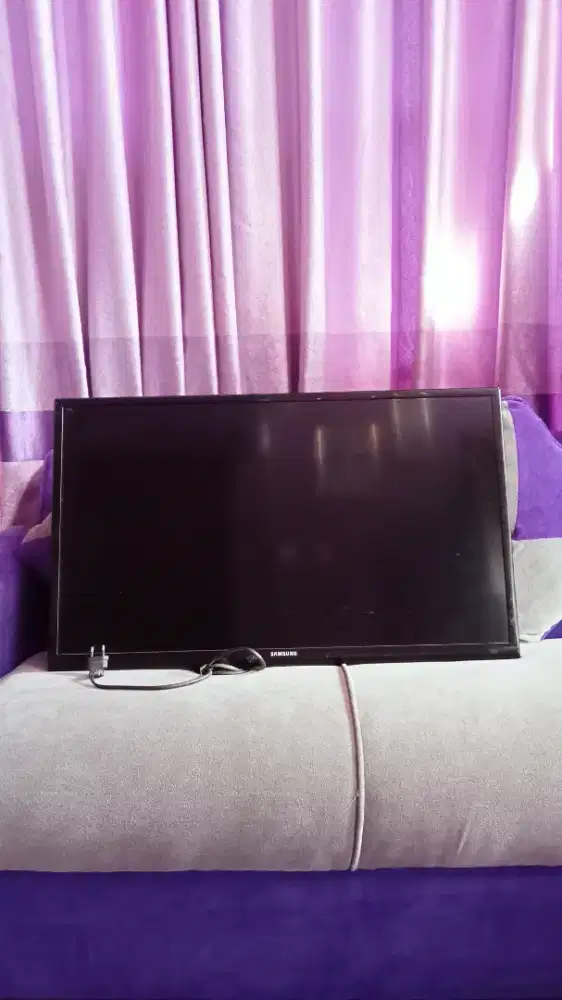 Di jual borongan tv 32 merk samsung dan kulkas 2 pintu merk LG