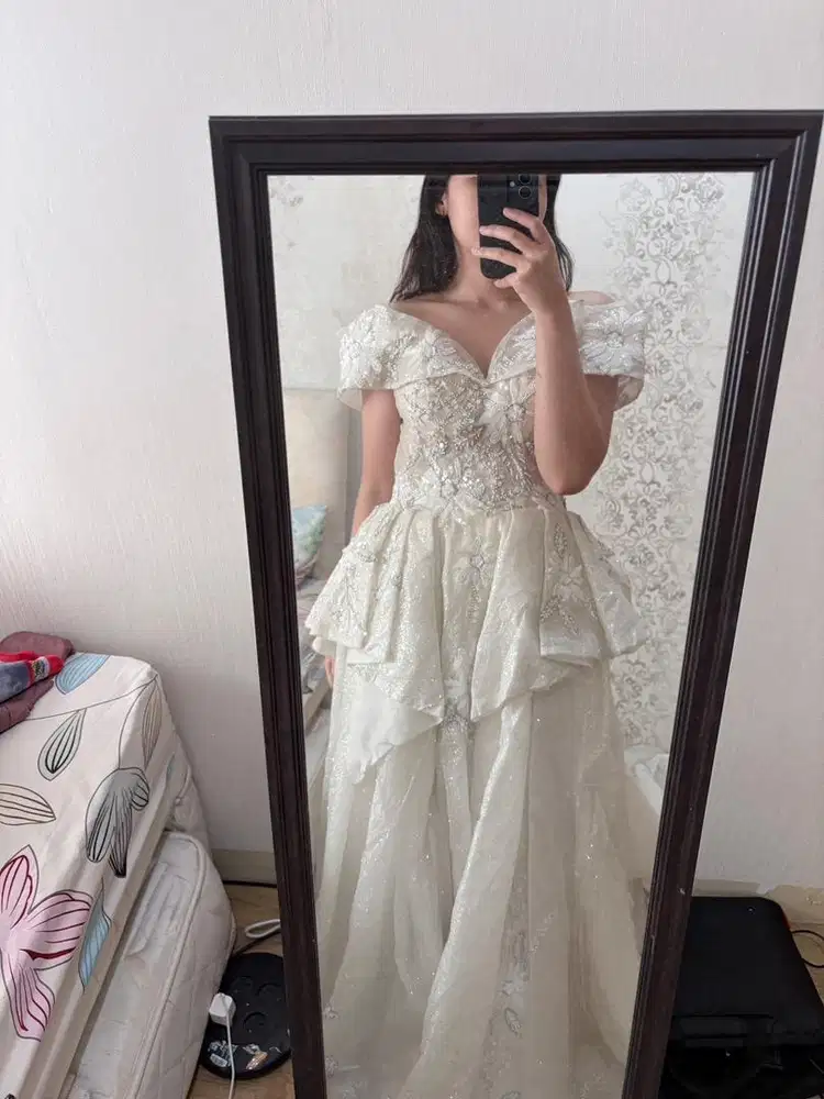 Preloved Gaun Ekor Pengantin Wedding Prewed Gown Dress Full Krinolin