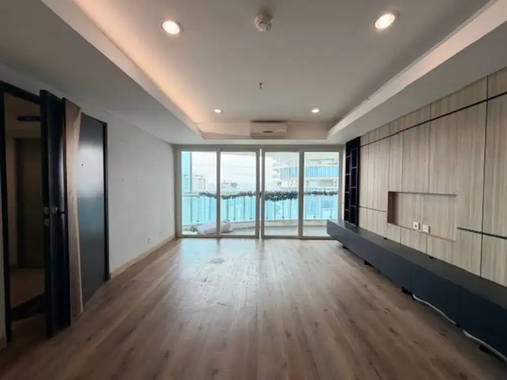 Apartemen royale springhill kemayoran 3BR 196 meter murah