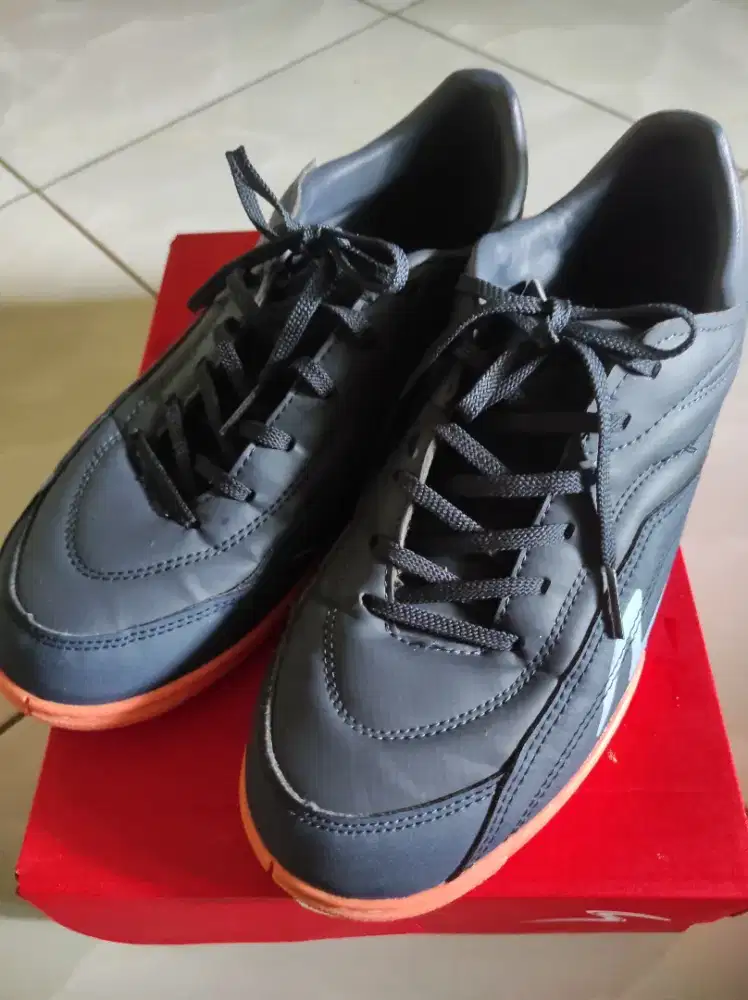 Sepatu Futsal SPECS Original Metalasa Novuz Like New Size 41