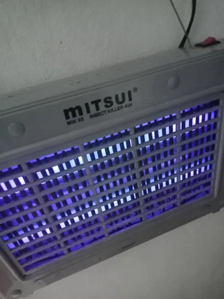 Pembasmi nyamuk dan lalat elektrik