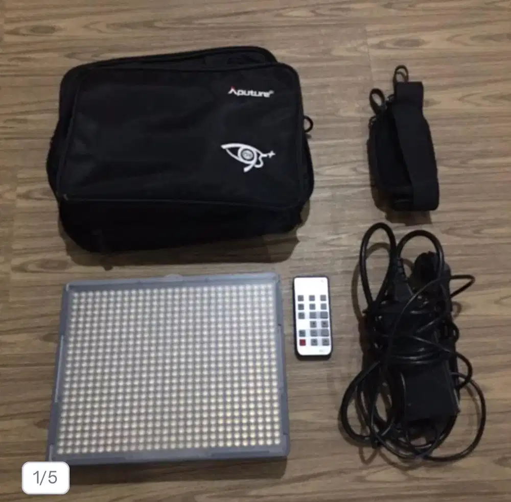 Lampu LED Aputure Amaran HR672S beserta Tas dan Dus aksesoris lengkap