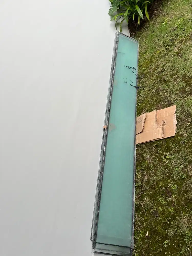 Dijual Kaca bekas bangunan