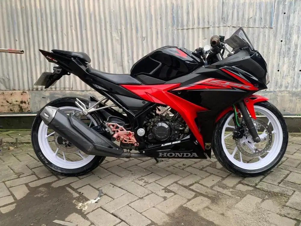 Motor cbr 150cc hitam merah