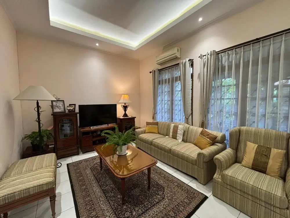 Rumah exit PASTEUR HOOK & ASRI taman luas dan  NEGO