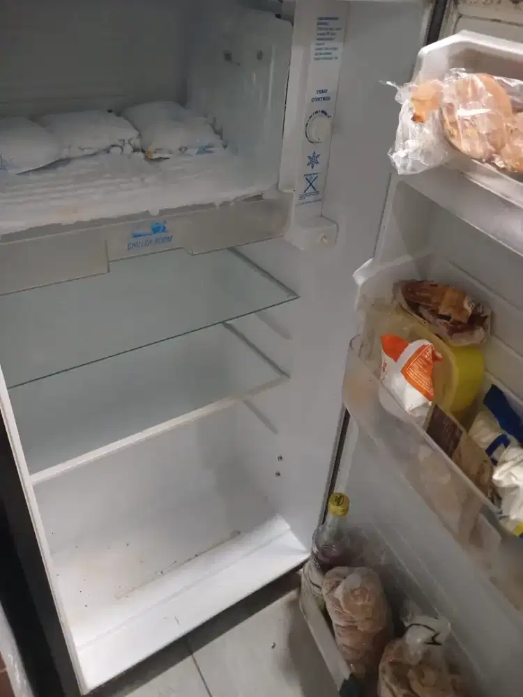 Kulkas Aqua kondisi dingin