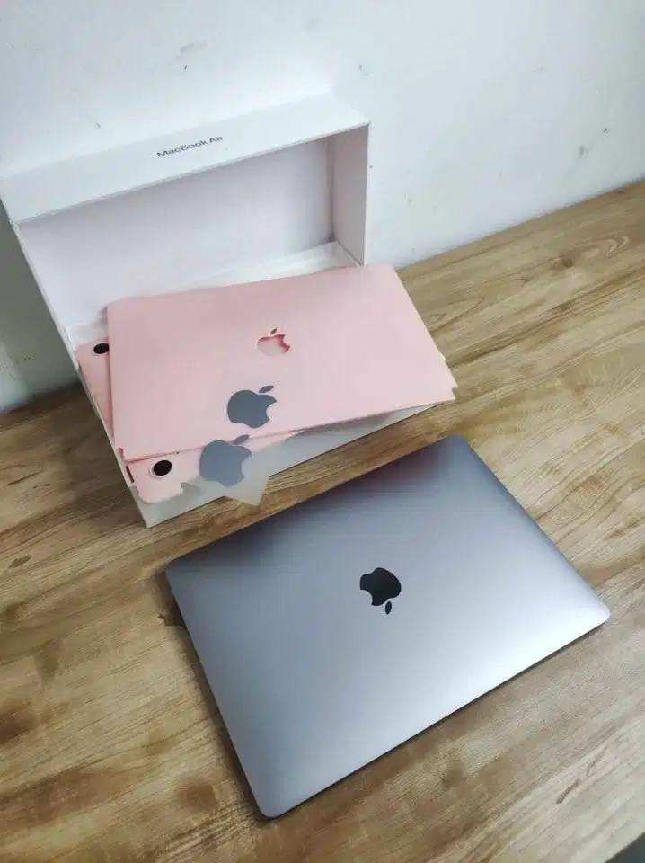 Macbook Air M1 8/256 iBox Fullset like new free hardcase pink ucul
