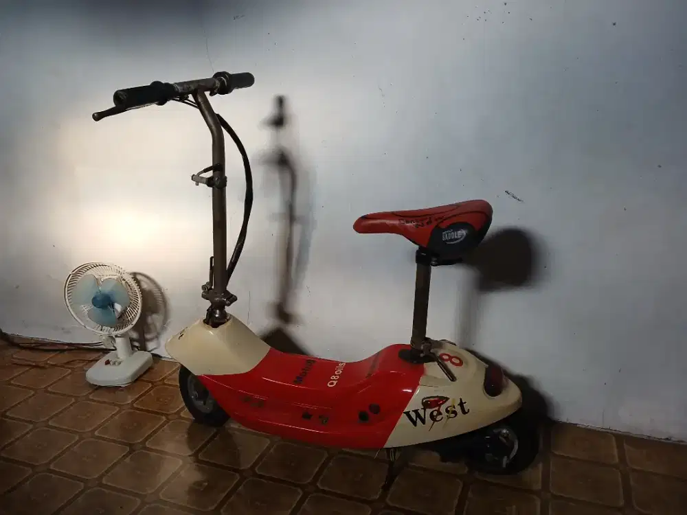 Di jual scuter listrik