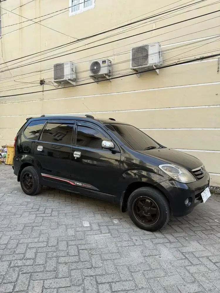 MOBIL XENIA TAHUN 2005