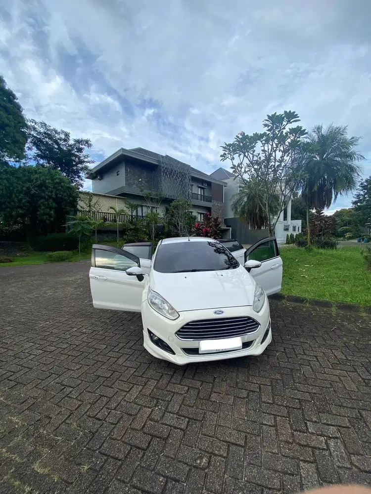 Ford Fiesta 2014 Ecoboost Turbo Putih (Jazz, Yaris lewat apalagi Brio)