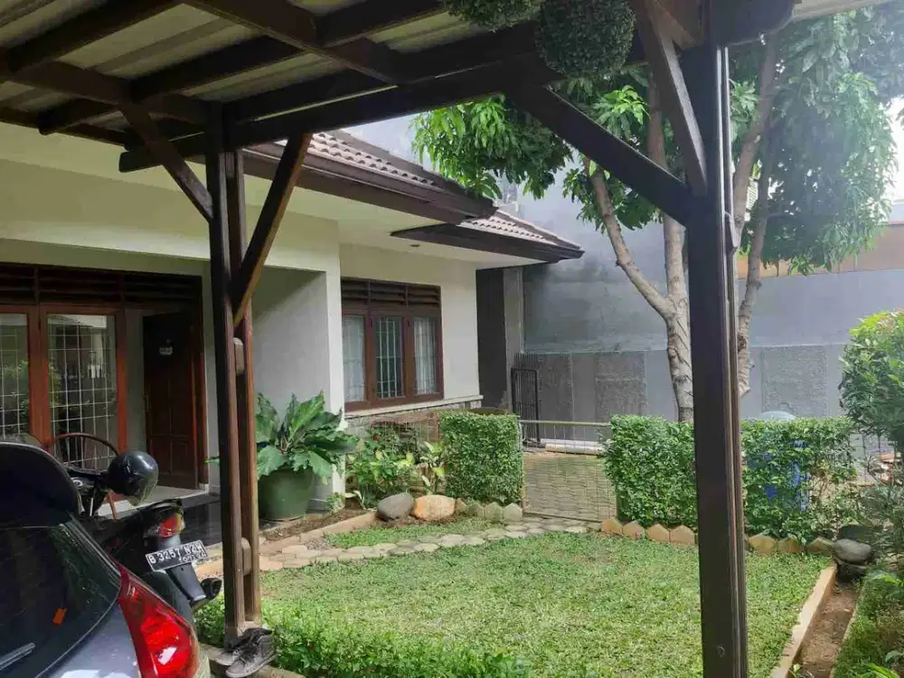 RUMAH LOKASI STRATEGIS DEKAT MRT FATMAWATI JAKARTA SELATAN