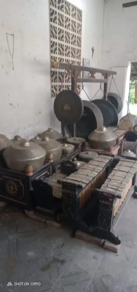 DiJUAL SEPERANGKAT GAMELAN JAWA MEGA MENDUNG ORIGINAL PERUNGGU