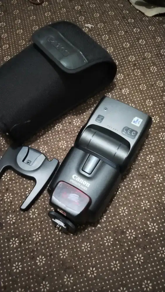 Speedlite Canon kondisi normal