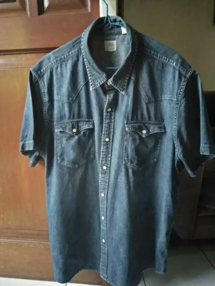 Kemeja Levi's lengan pendek