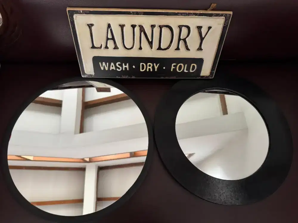 Cermin kaca dan hiasan dinding