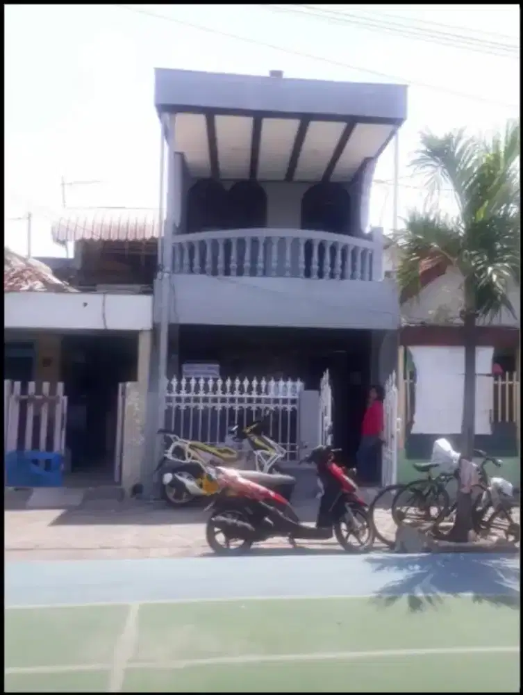 Dikontrakkan rumah 2 lantai bersih, baru area gubeng