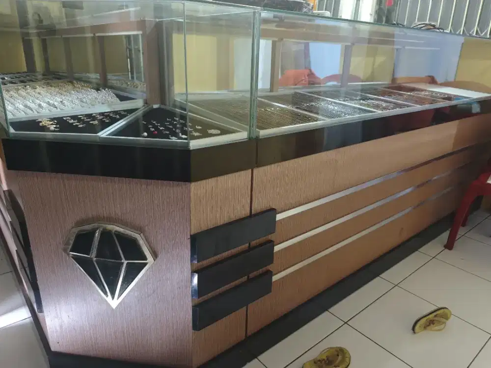 Etalase masih bagus banget