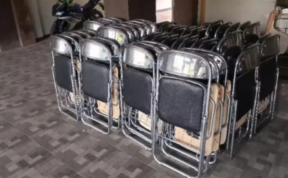 Kursi kuliah seken rekondisian