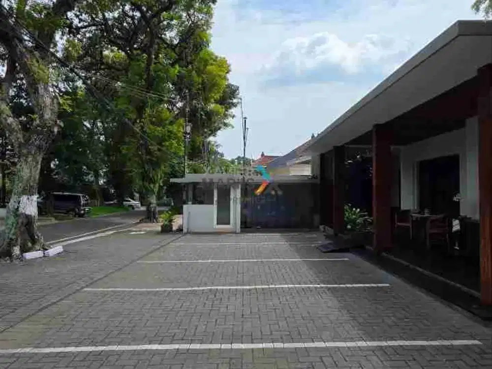 GUEST HOUSE CANTIK DAN TERAWAT& AKTIF  3 LANTAI SELANGKAH DRI JALAN RAYA IJEN MALANG