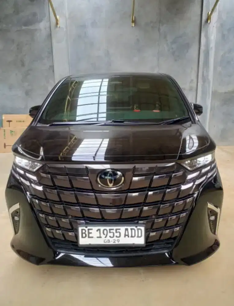 Alphard 2.5 Hybrid CVT 2024
