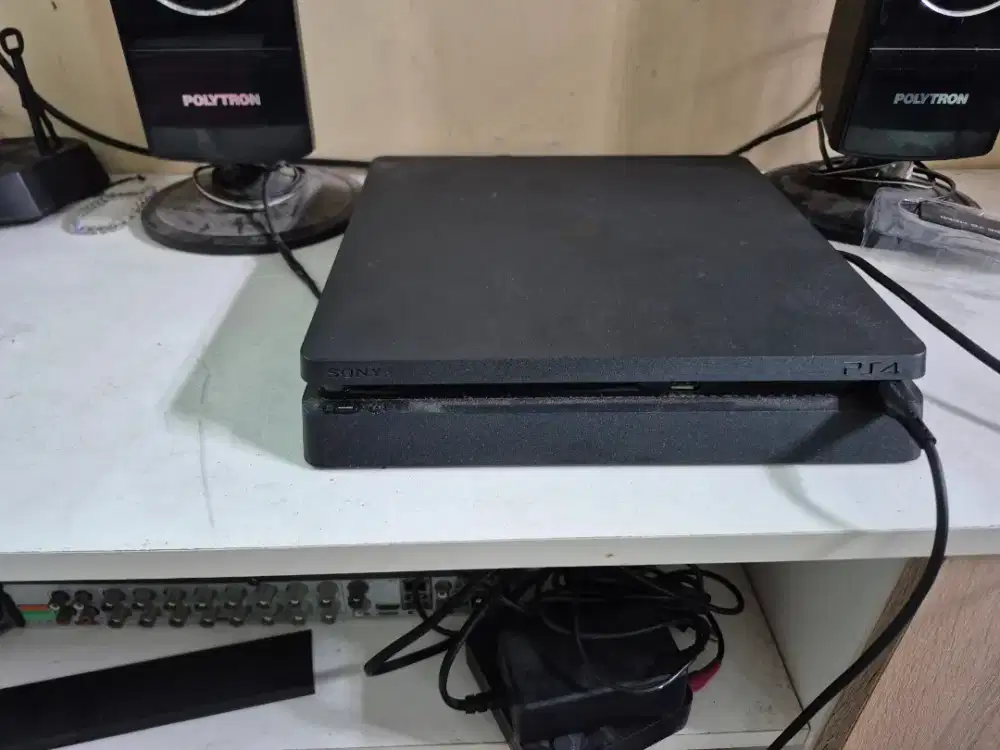 Ps4 Ori 1Tb seri 22 ( good condition)+ 1 stik