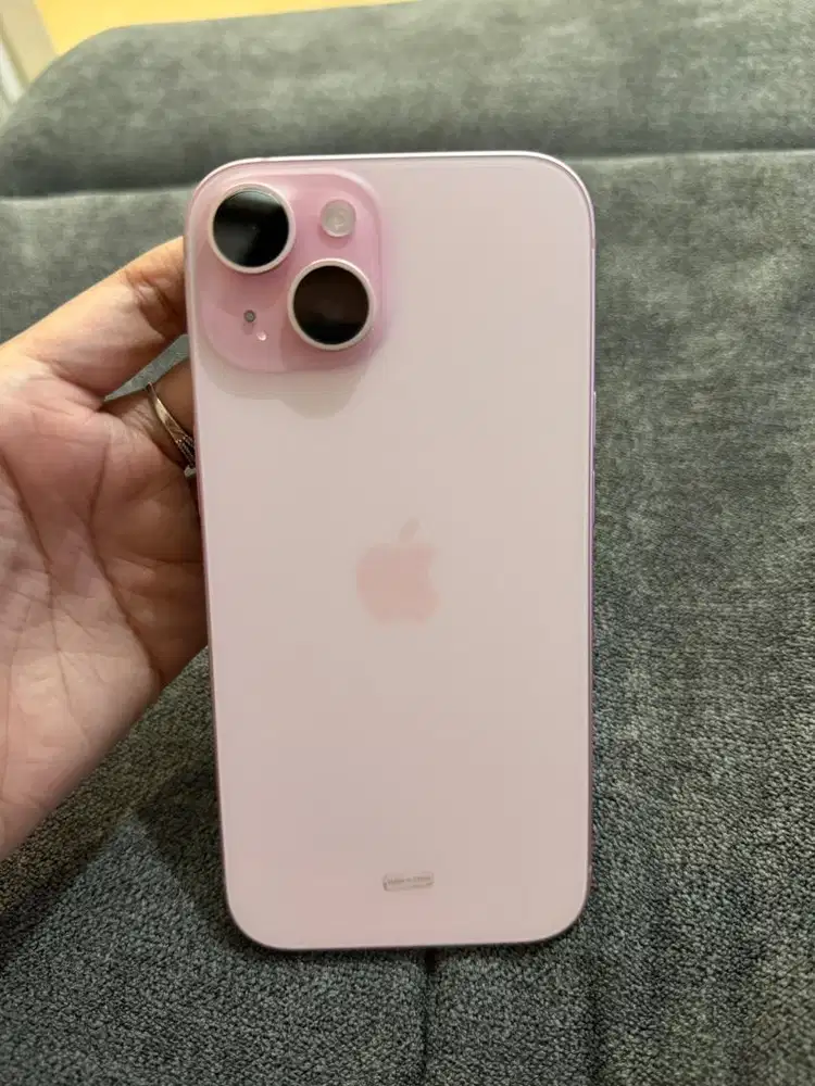 Iphone 15 128gb garansi ibox kondisi sangat baik dan barang mulus