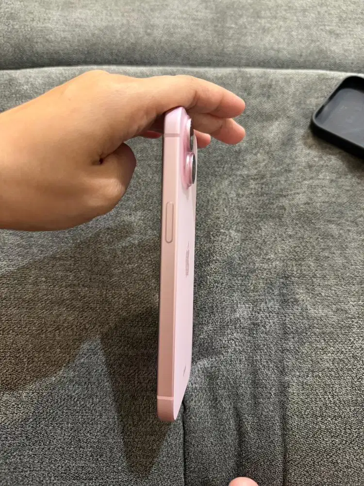 Iphone 15 128gb garansi ibox kondisi sangat baik dan mulus