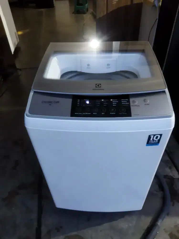 Mesin Cuci Electrolux Top Loading Automatic 8kg Mulus