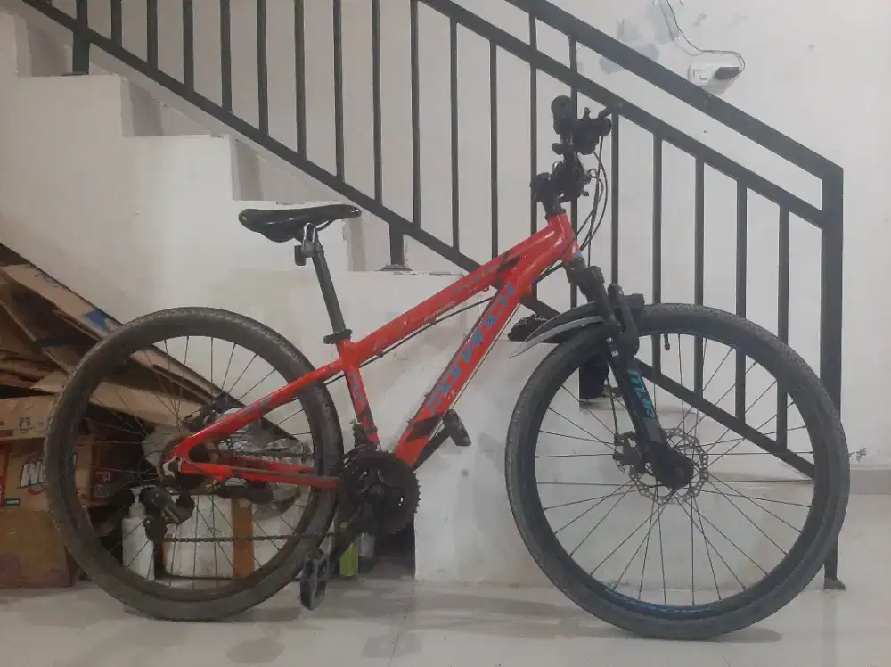 SEPEDA MTB POLYGON MONARCH MERAH DIJUAL COCOK MINUS PEMAKAIAN