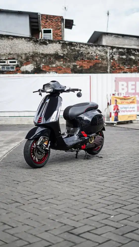 PIAGGIO VESPA SPRINT LIMITED CARBON 2018