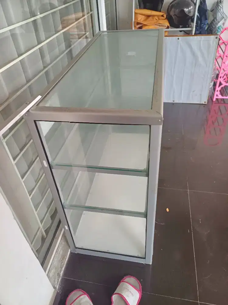 Etalase 3 susun kondisi baru buat dagang