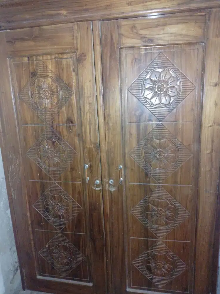 Dijual lemari harga 2.5 jt nego