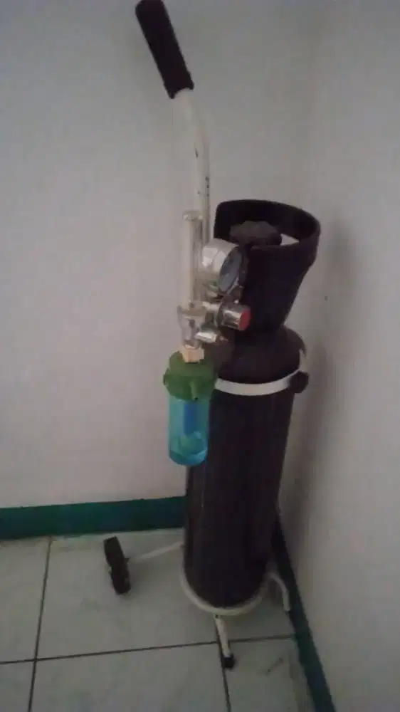 Tabung oksigen lengkap dengan regulator