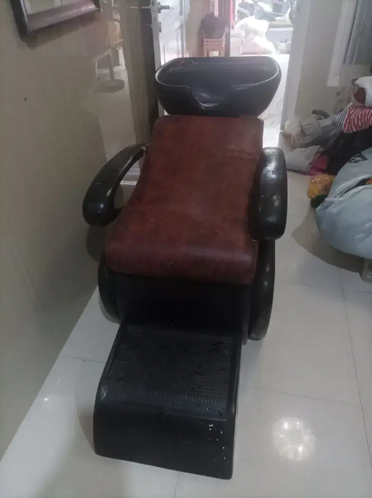 Tempat keramas salon