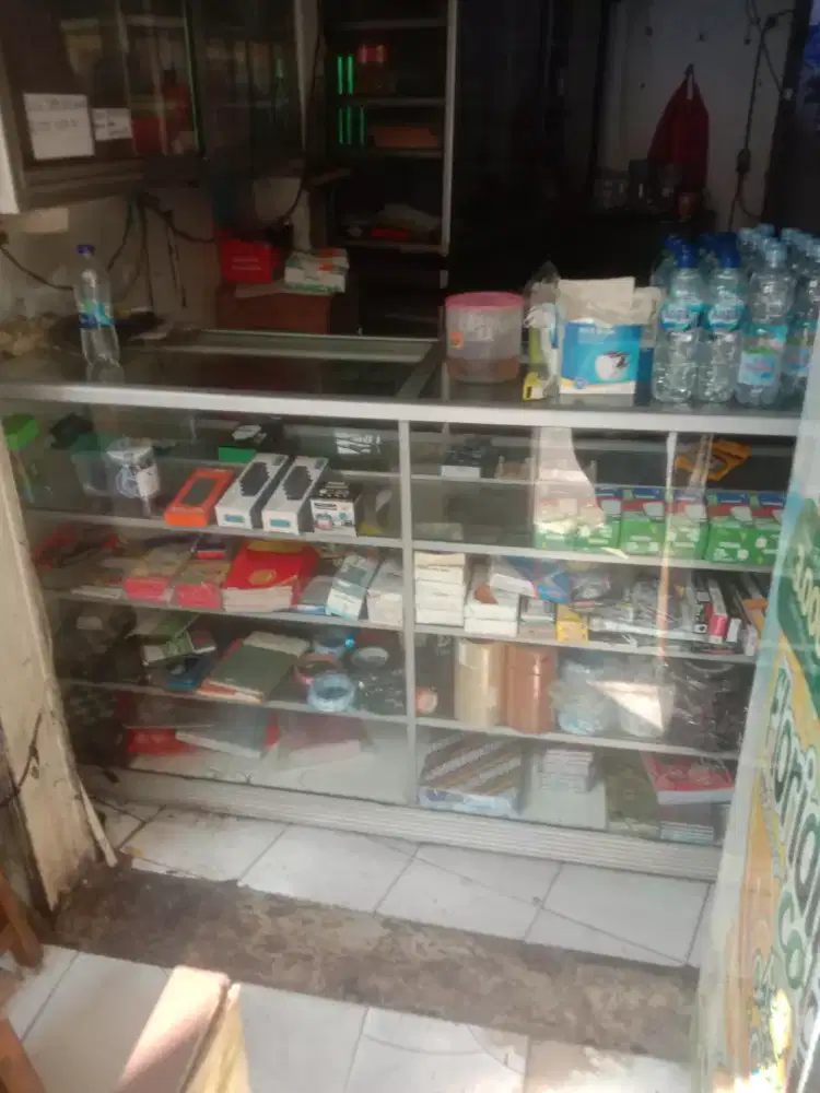 Jual etalase msh bagus..