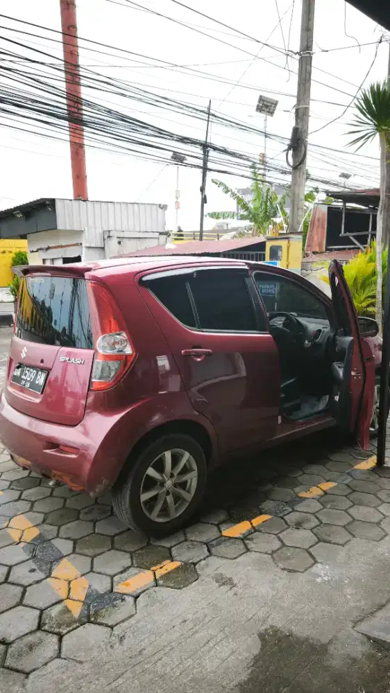 Dijual mobil splash 2013 maroon