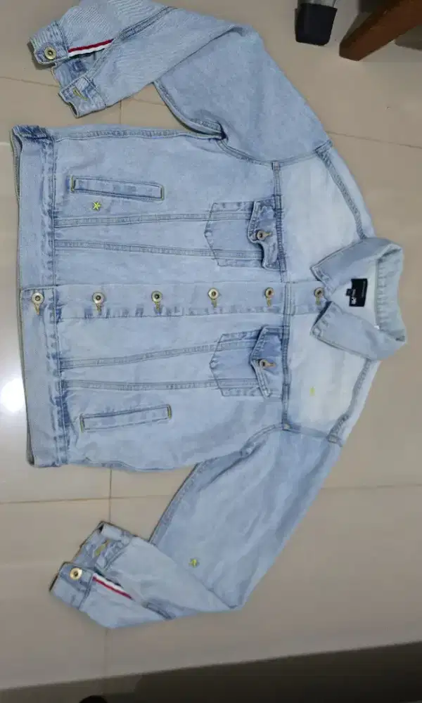 Destressed denim jaket GXG