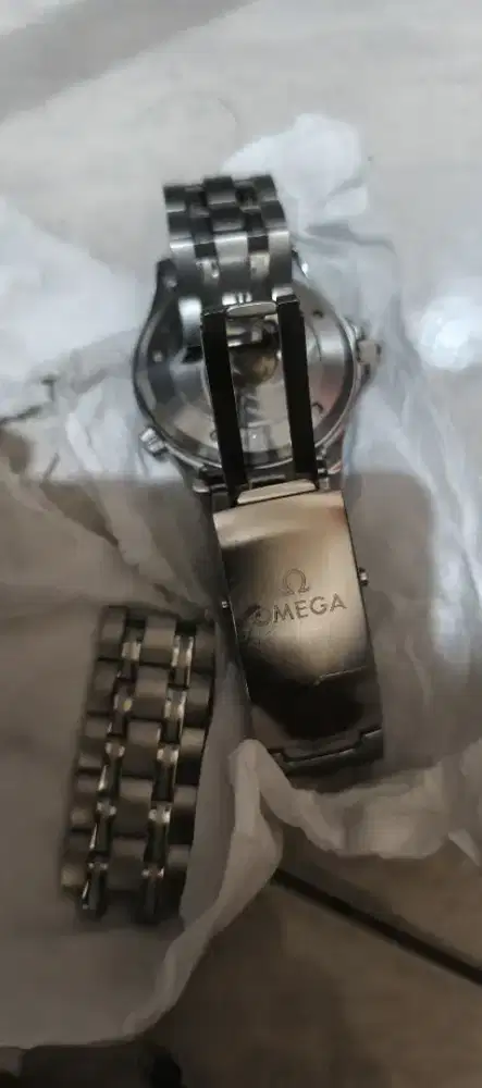 Jam tangan Omega