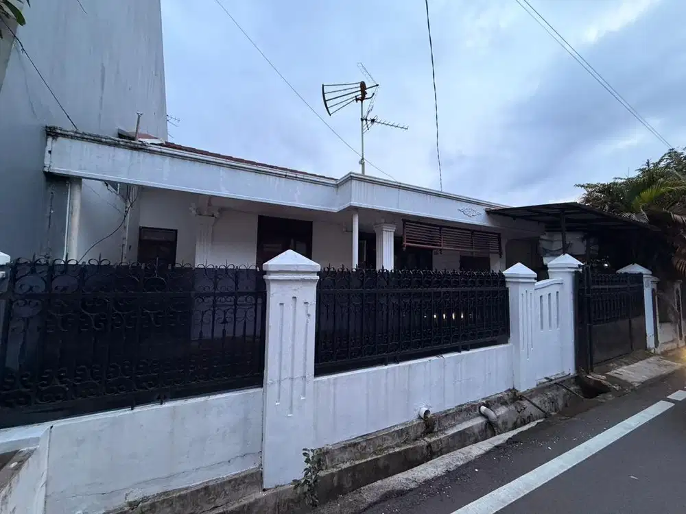 DISEWAKAN RUMAH & LOKASI SUPER STRATEGIS – Pondok Kopi, Jakarta Timur