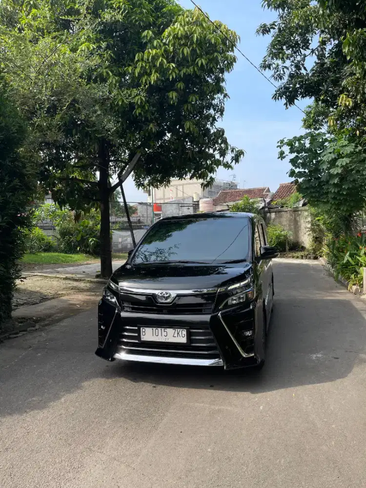 Toyota voxy 2017 low km