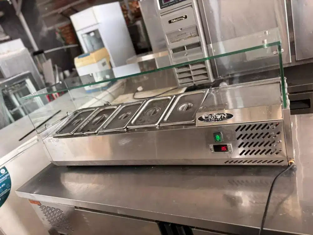 SALAD / SHOWCASE BAR 

Ukuran 120x33x45
Merk Crown 
Mesin original