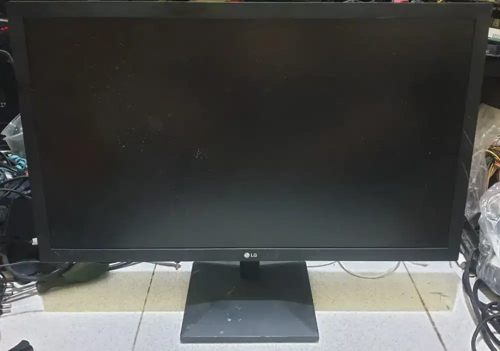 Monitor LED LG 24 inch minus panu