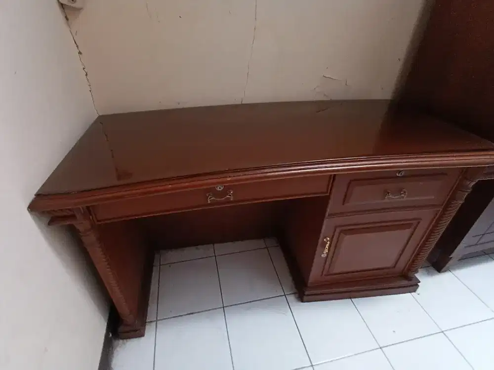 Meja Kantor Direktur
