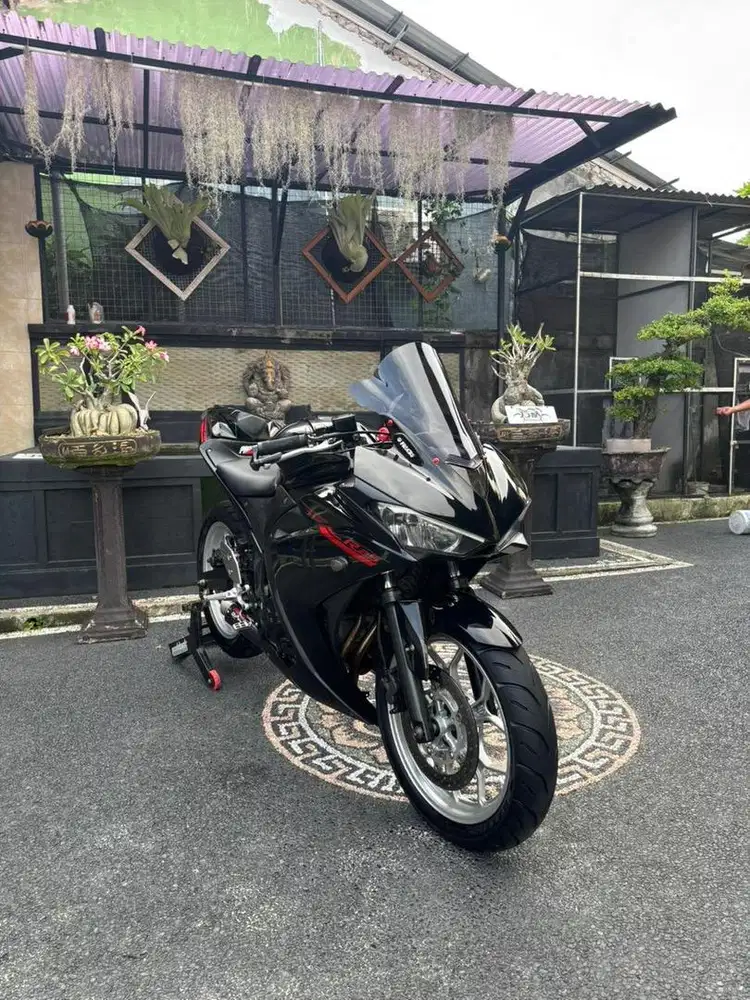 Yamaha R25 super ganteng